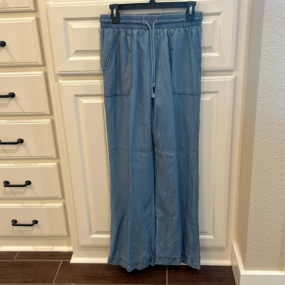Medium-denim colored pants by Soulmate with elastic/drawstring